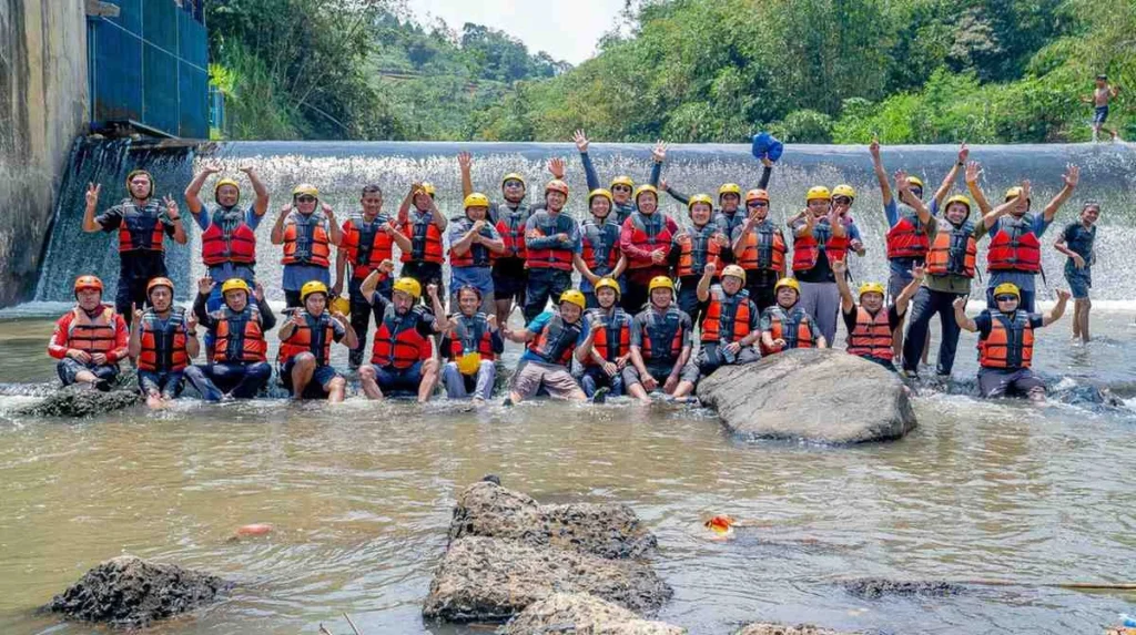 Outdoor Team Development with rafting in Bogor