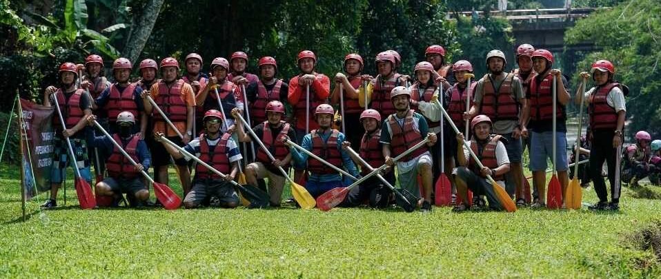 Rafting aman dan terpercaya di private riverside camp Bogor