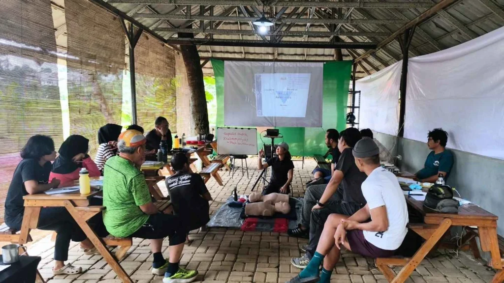 Basic life support dalam pelatihan Wilderness First Aid