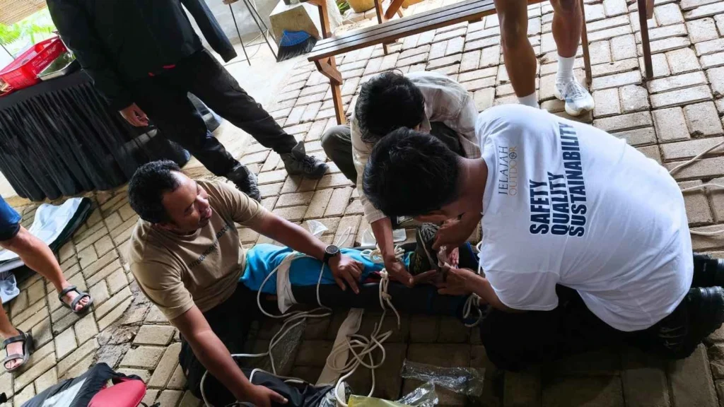 Penanganan korban dalam pelatihan WFA