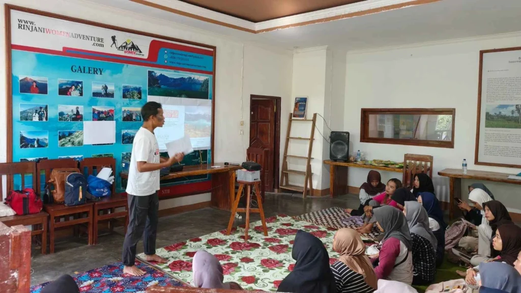 Pelatihan Peengenalan Wilderness First Aid di hari ke-3 disampaikan oleh Wigoto Prihadi - Program Director Jelajah Outdoor