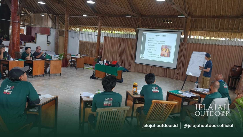Pelatihan Pertolongan Pertama di Alam